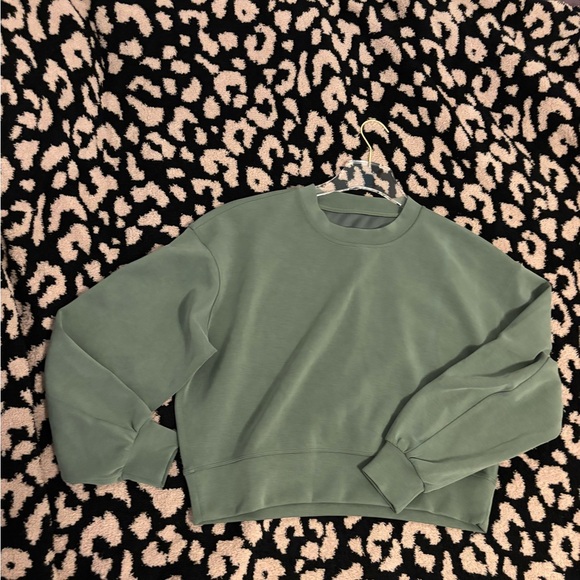 Lululemon Softstreme Perfectly Oversized Cropped Crew Green Athleisure Top - Picture 4 of 5